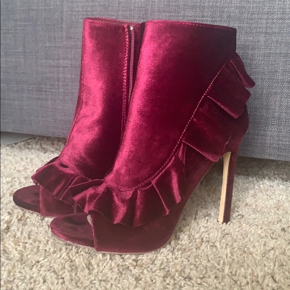 Fuchsia ruffled high heel boots - Picture 1 of 5